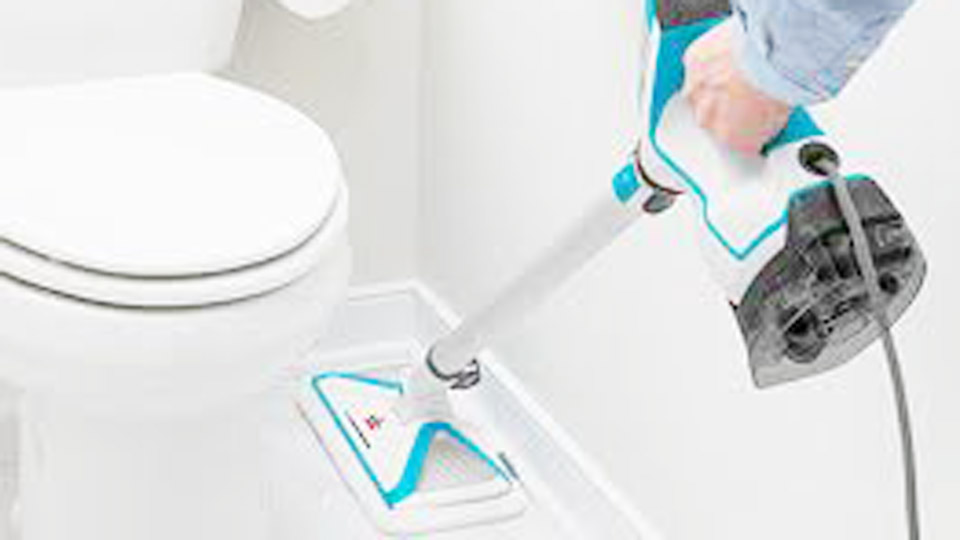 How to Use a Steam Cleaner in the Bathroom